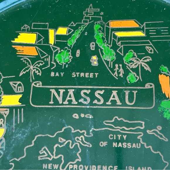 Nassau and Bahamas Lacquered Trays - Picture 3 of 15